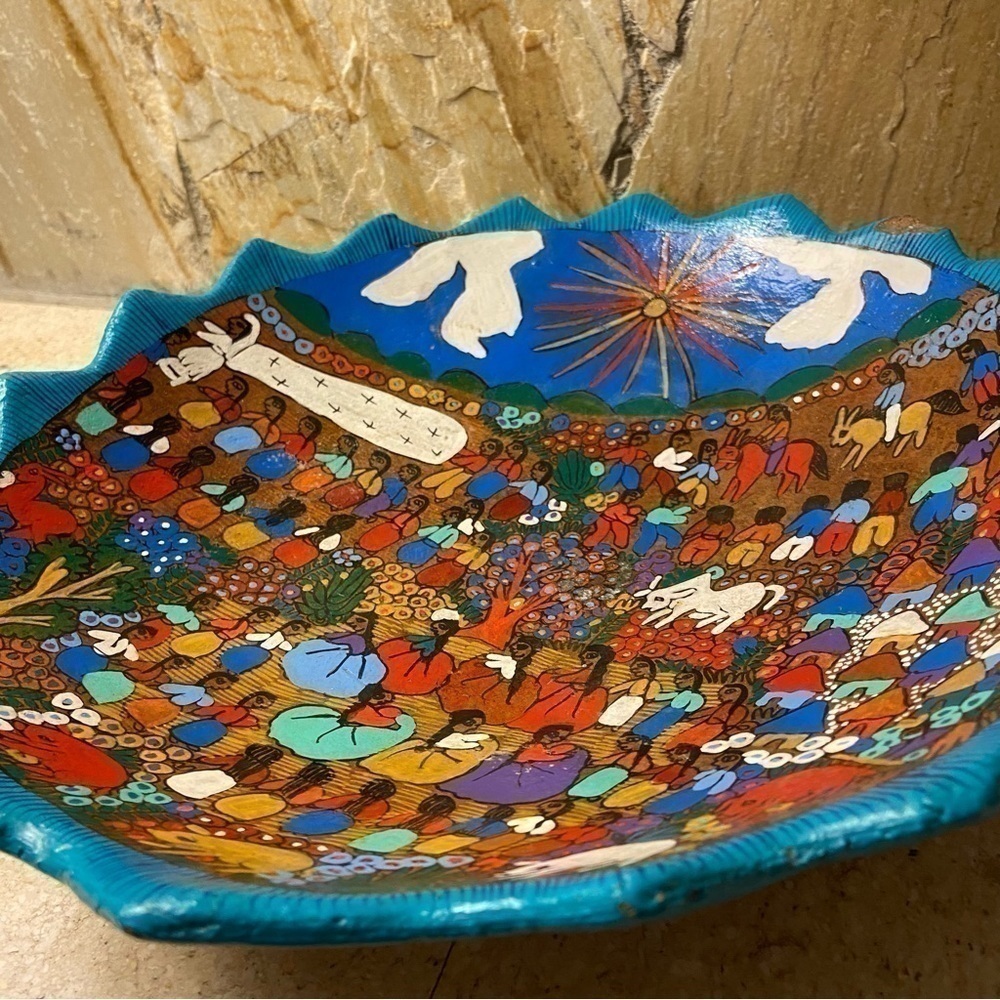 Mexican folk art decorative dish in vibrant colours and signed by artist JPS - Picture 12 of 13